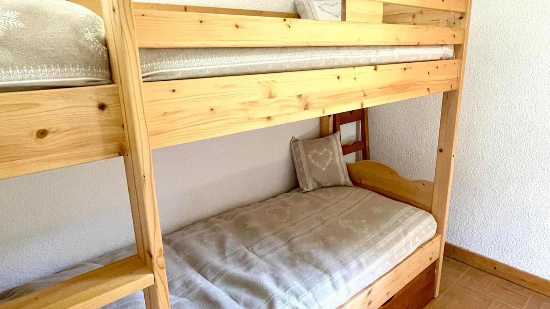 Appartement Cosy Avec Piscine, Au Pied Des Pistes A Flumet - Fr-1-505-208 0*,