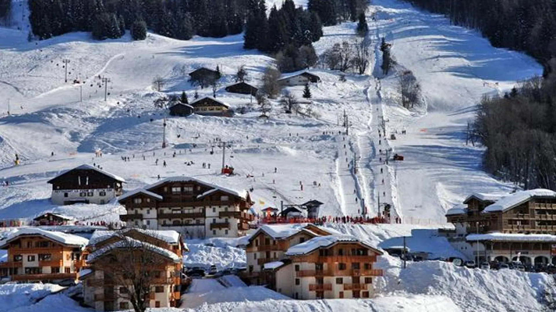 Appartement Cosy Avec Piscine, Au Pied Des Pistes A Flumet - Fr-1-505-208 0*,  France